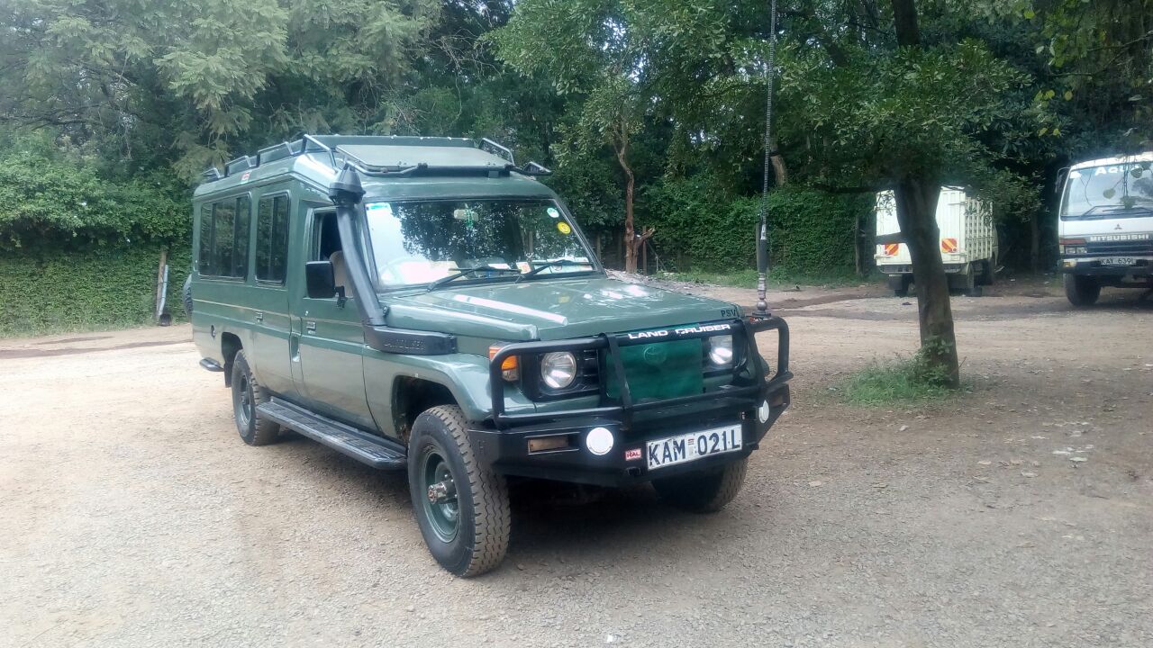 Travel in 4x4 wheel drives on safari to Kenya  - Safari vehicles 